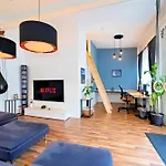 Loft House 170qm, Central, Own Garden, Parking Lot Semesterbostad Offenbach am Main