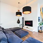 Loft House 170qm, Central, Own Garden, Parking Lot Semesterbostad *