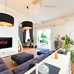 Semesterbostad Loft House 170qm, Central, Own Garden, Parking Lot *