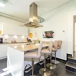 Loft House 170qm, Central, Own Garden, Parking Lot Semesterbostad Offenbach am Main