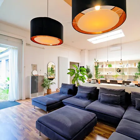 Loft House 170qm, Central, Own Garden, Parking Lot Semesterbostad