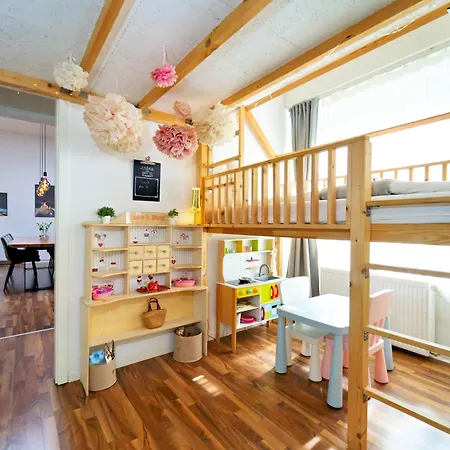 Loft House 170qm, Central, Own Garden, Parking Lot Semesterbostad Offenbach am Main