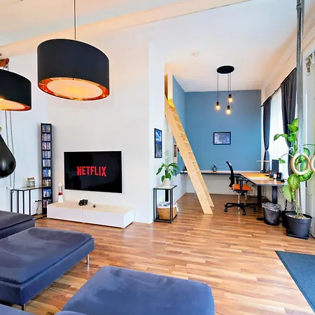 Loft House 170qm, Central, Own Garden, Parking Lot Semesterbostad Offenbach am Main