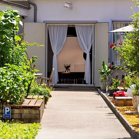 Semesterbostad Loft House 170qm, Central, Own Garden, Parking Lot Offenbach am Main