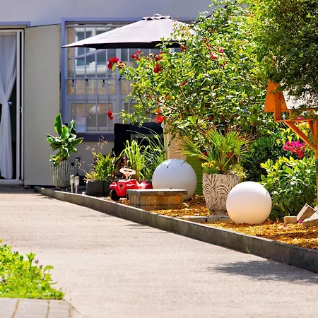 Loft House 170qm, Central, Own Garden, Parking Lot Semesterbostad