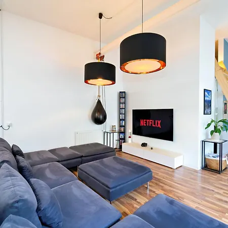 Loft House 170qm, Central, Own Garden, Parking Lot Semesterbostad *