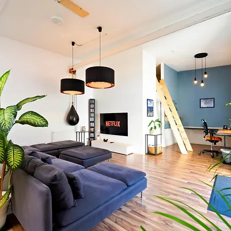 Semesterbostad Loft House 170qm, Central, Own Garden, Parking Lot Offenbach am Main
