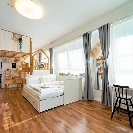 Semesterbostad Loft House 170qm, Central, Own Garden, Parking Lot