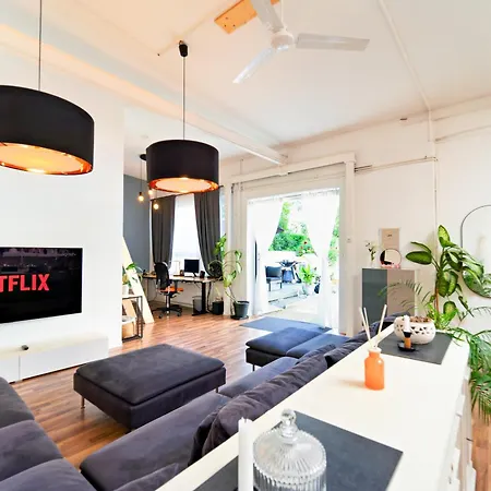 Semesterbostad Loft House 170qm, Central, Own Garden, Parking Lot *