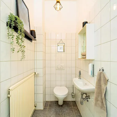 Loft House 170qm, Central, Own Garden, Parking Lot Semesterbostad