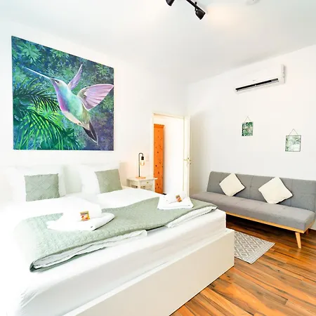 Semesterbostad Loft House 170qm, Central, Own Garden, Parking Lot *