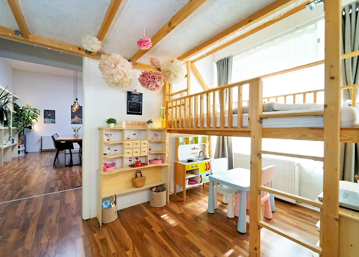 Loft House 170qm, Central, Own Garden, Parking Lot Casa vacanze Offenbach am Main