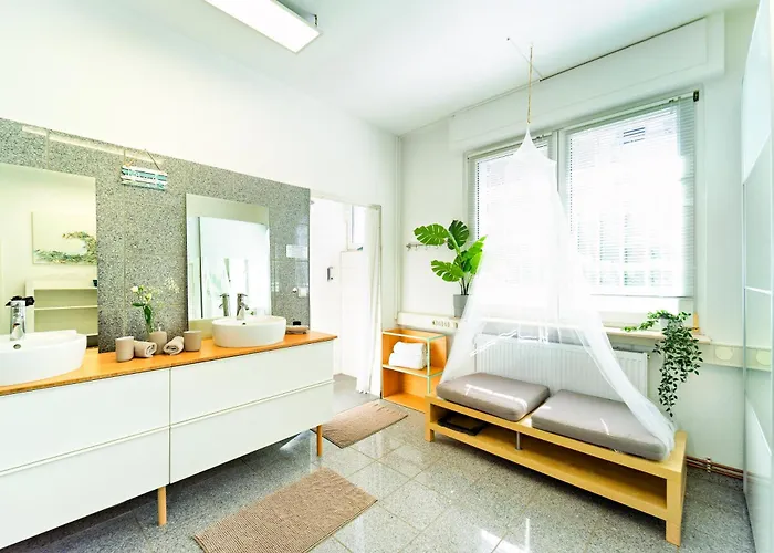 Loft House 170qm, Central, Own Garden, Parking Lot Casa vacanze Offenbach am Main